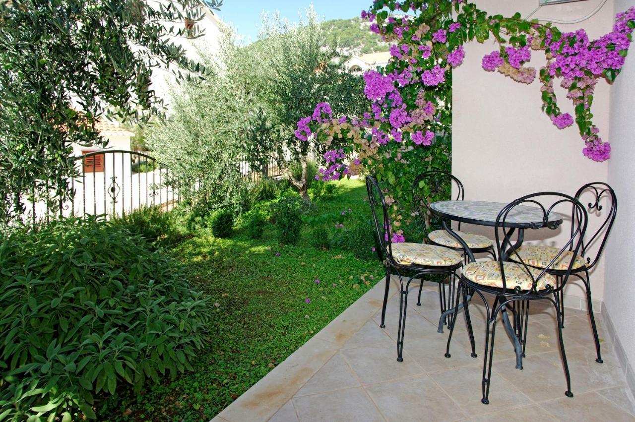 Apartments Villa Vallum Bol Buitenkant foto